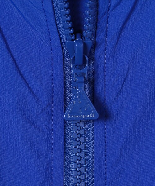 le coq sportif(ルコックスポルティフ)の「le coq sportif:〈撥水加工/洗濯機可能〉ナイロン ウィンドブレーカー ジャケット(ナイロンジャケット・レディース・ネイビー/ブルー・ONE SIZE)」の10枚目の写真
