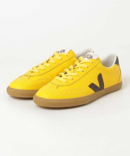 atmos pink(アトモスピンク)の「VEJA Volley / ベジャ ボリー(スニーカー・メンズ・マスタード・28.5cm/28.0cm/27.0cm/25.0cm/24.0cm/23.0cm)」の1枚目の写真