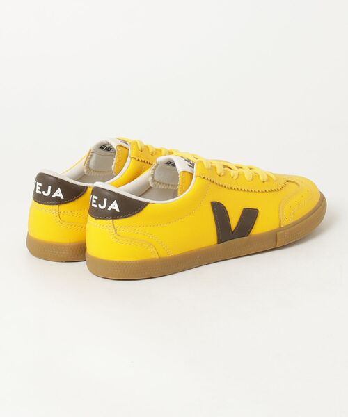 atmos pink(アトモスピンク)の「VEJA Volley / ベジャ ボリー(スニーカー・メンズ・マスタード・28.5cm/28.0cm/27.0cm/25.0cm/24.0cm/23.0cm)」の2枚目の写真