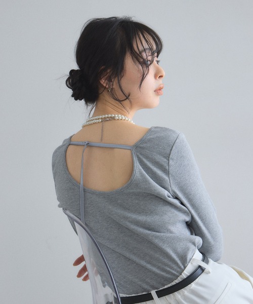 &. NOSTALGIA(アンドドットノスタルジア)の「カップ付きバックオープンロンT(Tシャツ/カットソー・レディース・アイボリー/グレー・FREE)」の2枚目の写真