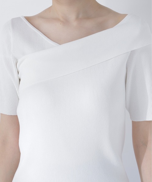 NATURAL BEAUTY BASIC(ナチュラルビューティーベーシック)の「クロスネックリブニット(ニット/セーター・レディース・オレンジ系その他/ブルー/オフホワイト/チャコールグレー・FREE)」の14枚目の写真