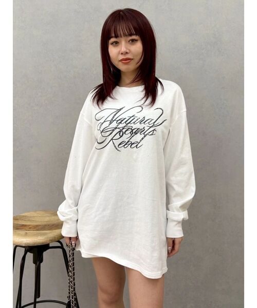 EVRIS（エヴリス）の「オーバーサイズラインストーングラフィックロンT　春服（Tシャツ/カットソー・レディース・ホワイト/チャコールグレー/ピンク・FREE）」の12枚目の写真
