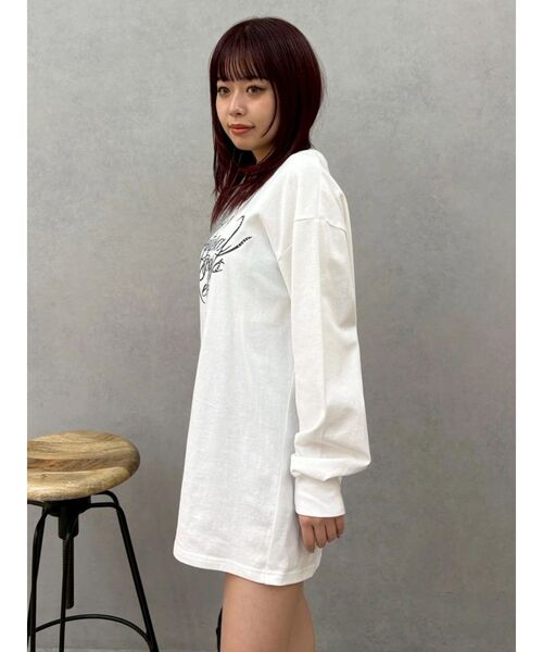 EVRIS（エヴリス）の「オーバーサイズラインストーングラフィックロンT　春服（Tシャツ/カットソー・レディース・ホワイト/チャコールグレー/ピンク・FREE）」の13枚目の写真