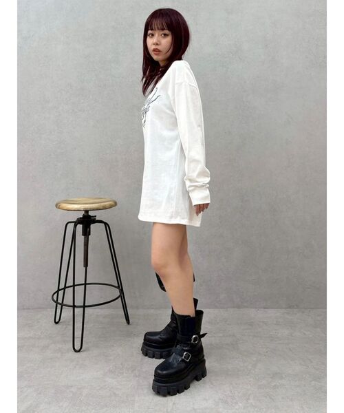 EVRIS（エヴリス）の「オーバーサイズラインストーングラフィックロンT　春服（Tシャツ/カットソー・レディース・ホワイト/チャコールグレー/ピンク・FREE）」の16枚目の写真