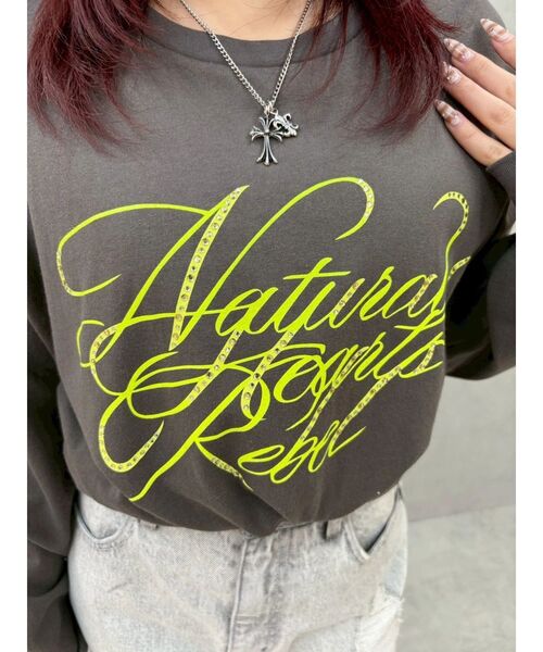 EVRIS（エヴリス）の「オーバーサイズラインストーングラフィックロンT　春服（Tシャツ/カットソー・レディース・ホワイト/チャコールグレー/ピンク・FREE）」の19枚目の写真