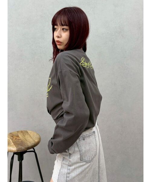 EVRIS（エヴリス）の「オーバーサイズラインストーングラフィックロンT　春服（Tシャツ/カットソー・レディース・ホワイト/チャコールグレー/ピンク・FREE）」の21枚目の写真