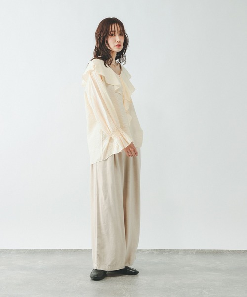 GLOBAL WORK（グローバルワーク）の「フリルスキッパーブラウス/660970（シャツ/ブラウス・レディース・ホワイト/ライトベージュ・MEDIUM/LARGE）」の16枚目の写真