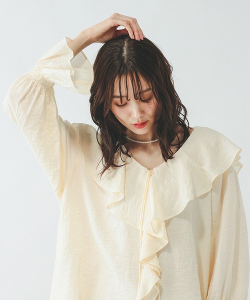 GLOBAL WORK（グローバルワーク）の「フリルスキッパーブラウス/660970（シャツ/ブラウス・レディース・ホワイト/ライトベージュ・MEDIUM/LARGE）」の19枚目の写真