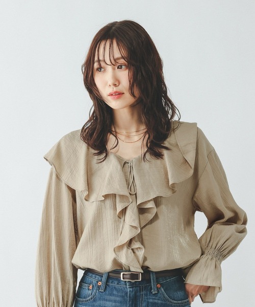 GLOBAL WORK（グローバルワーク）の「フリルスキッパーブラウス/660970（シャツ/ブラウス・レディース・ホワイト/ライトベージュ・MEDIUM/LARGE）」の3枚目の写真