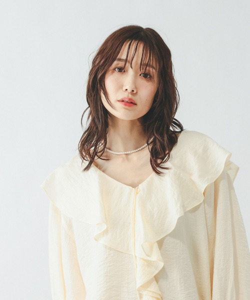 GLOBAL WORK（グローバルワーク）の「フリルスキッパーブラウス/660970（シャツ/ブラウス・レディース・ホワイト/ライトベージュ・MEDIUM/LARGE）」の18枚目の写真