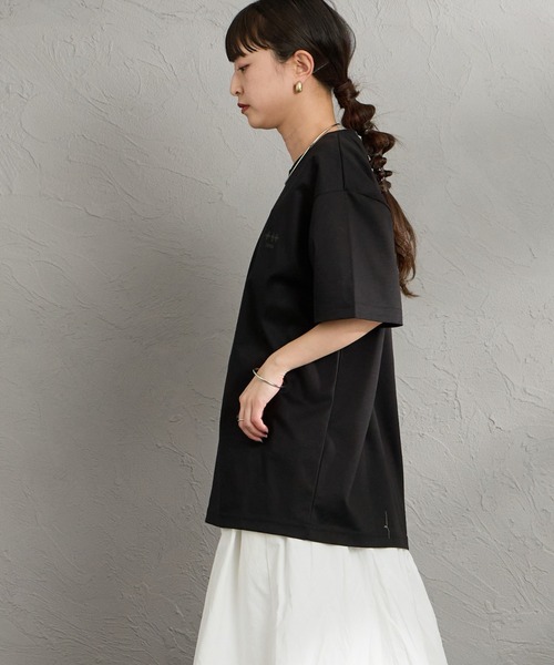 TATRAS（タトラス）の「[TATRAS/タトラス] ORESTE バーティカルロゴ バックプリントTシャツ（Tシャツ/カットソー・レディース・ホワイト/ブラック・1/2/3）」の6枚目の写真