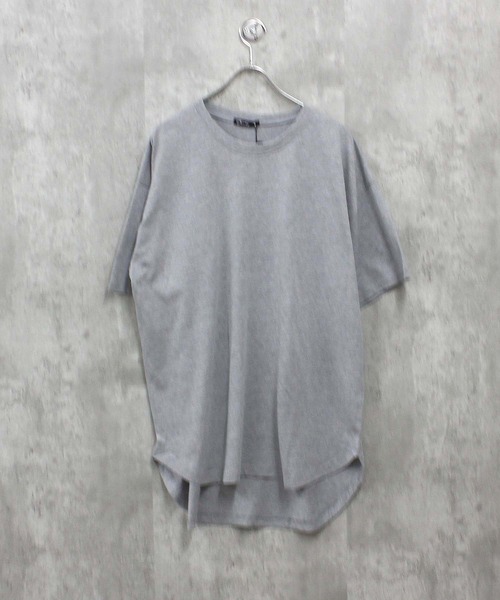 SHISKY(シスキー)の「無地 ラウンドヘム オーバーサイズ Tシャツ(Tシャツ/カットソー・メンズ・ベージュ/チャコール/オフホワイト/杢グレー/ダークグリーン/ブラック・M/L/XL)」の4枚目の写真