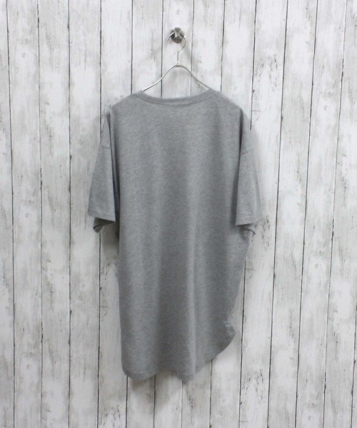 SHISKY(シスキー)の「無地 ラウンドヘム オーバーサイズ Tシャツ(Tシャツ/カットソー・メンズ・ベージュ/チャコール/オフホワイト/杢グレー/ダークグリーン/ブラック・M/L/XL)」の14枚目の写真