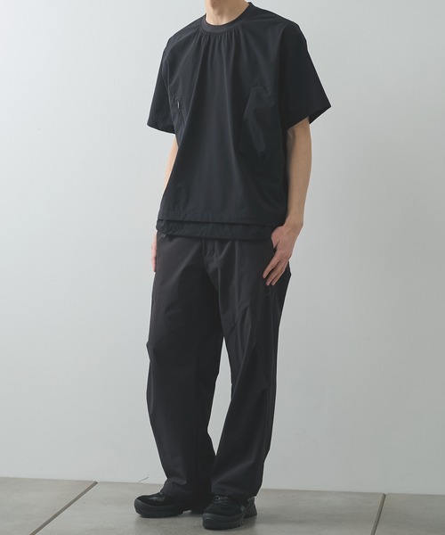 POLIQUANT（ポリクアント）の「【POLIQUANT/ポリクアント】THE DEFORMED S/S PULLOVER WITH UTILITY POCKETS（Tシャツ/カットソー・メンズ・ブラック/オリーブ・1/2）」の3枚目の写真