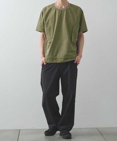 POLIQUANT（ポリクアント）の「【POLIQUANT/ポリクアント】THE DEFORMED S/S PULLOVER WITH UTILITY POCKETS（Tシャツ/カットソー・メンズ・ブラック/オリーブ・1/2）」の12枚目の写真