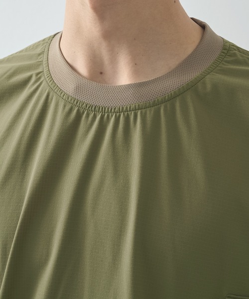 POLIQUANT（ポリクアント）の「【POLIQUANT/ポリクアント】THE DEFORMED S/S PULLOVER WITH UTILITY POCKETS（Tシャツ/カットソー・メンズ・ブラック/オリーブ・1/2）」の5枚目の写真