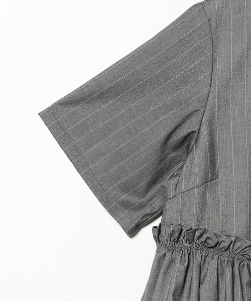 Ray BEAMS(レイビームス)の「裾フリル ショート シャツ(シャツ/ブラウス・レディース・シルバー/ホワイト・ONE SIZE)」の17枚目の写真