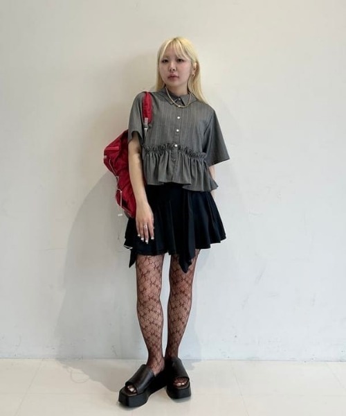 Ray BEAMS(レイビームス)の「裾フリル ショート シャツ(シャツ/ブラウス・レディース・シルバー/ホワイト・ONE SIZE)」の22枚目の写真