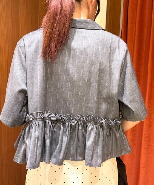 Ray BEAMS(レイビームス)の「裾フリル ショート シャツ(シャツ/ブラウス・レディース・シルバー/ホワイト・ONE SIZE)」の5枚目の写真