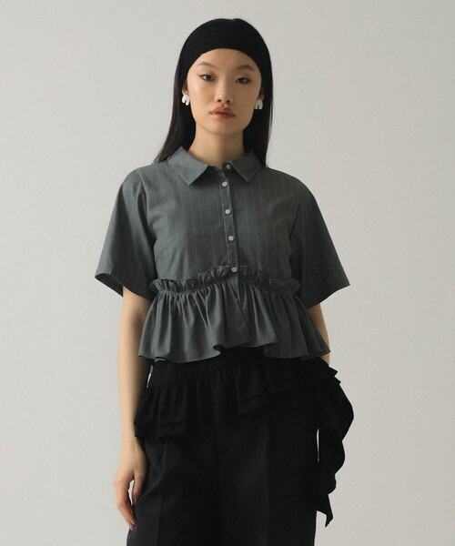 Ray BEAMS(レイビームス)の「裾フリル ショート シャツ(シャツ/ブラウス・レディース・シルバー/ホワイト・ONE SIZE)」の6枚目の写真
