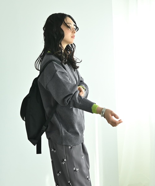 STYLE DELI(スタイルデリ)の「【BLK001】配色前後2wayプルオーバー(ニット/セーター・レディース・チャコールグレー/グレー・FREE)」の21枚目の写真