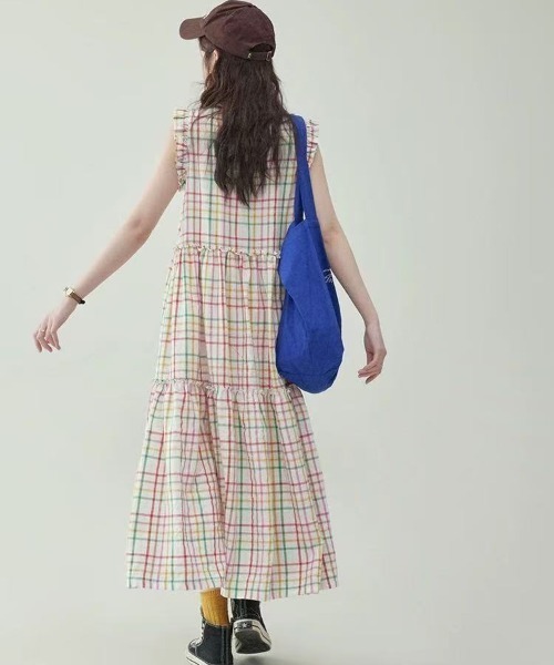 AMAJI(アマジ)の「チェック柄 ノースリーブ フレア ロングワンピース(ワンピース・レディース・マルチ・SMALL/MEDIUM/LARGE/X-LARGE)」の3枚目の写真