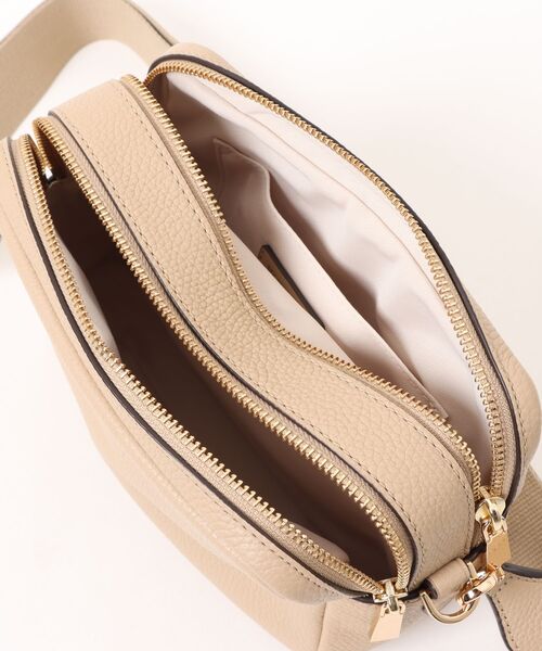 MICHAEL KORS(マイケルコース)の「BRYANT ぺブルレザー ダブルジップ チェーン カメラ クロスボディ ミディアム(ショルダーバッグ・レディース・ベージュ系・FREE)」の9枚目の写真