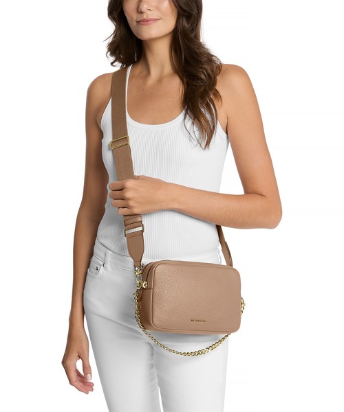 MICHAEL KORS(マイケルコース)の「BRYANT ぺブルレザー ダブルジップ チェーン カメラ クロスボディ ミディアム(ショルダーバッグ・レディース・ベージュ系・FREE)」の2枚目の写真