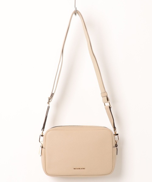 MICHAEL KORS(マイケルコース)の「BRYANT ぺブルレザー ダブルジップ チェーン カメラ クロスボディ ミディアム(ショルダーバッグ・レディース・ベージュ系・FREE)」の6枚目の写真