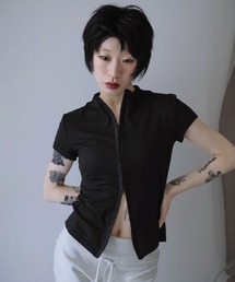 フロントホックハイネックトップス