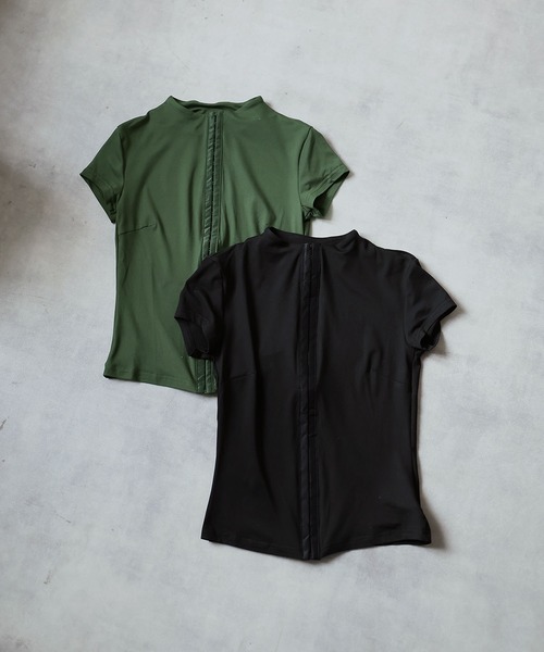 Ulysses(ユリシス)の「フロントホックハイネックトップス(Tシャツ/カットソー・レディース・ブラック/グリーン・M/S)」の5枚目の写真