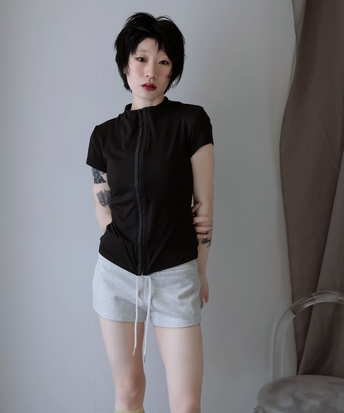 Ulysses(ユリシス)の「フロントホックハイネックトップス(Tシャツ/カットソー・レディース・ブラック/グリーン・M/S)」の7枚目の写真