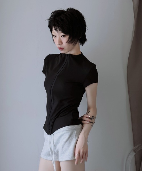 Ulysses(ユリシス)の「フロントホックハイネックトップス(Tシャツ/カットソー・レディース・ブラック/グリーン・M/S)」の8枚目の写真