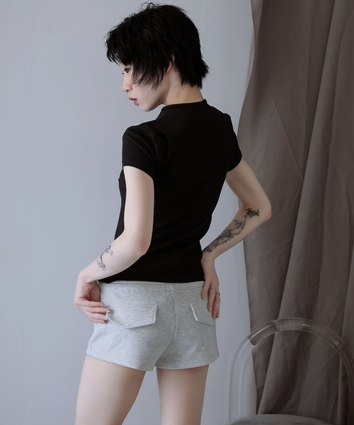 Ulysses(ユリシス)の「フロントホックハイネックトップス(Tシャツ/カットソー・レディース・ブラック/グリーン・M/S)」の9枚目の写真