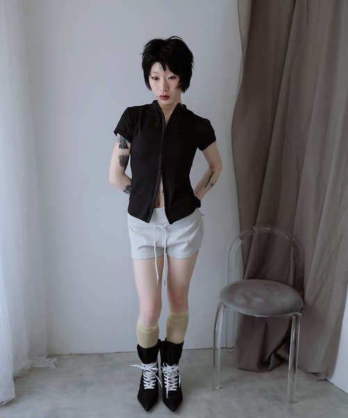 Ulysses(ユリシス)の「フロントホックハイネックトップス(Tシャツ/カットソー・レディース・ブラック/グリーン・M/S)」の10枚目の写真