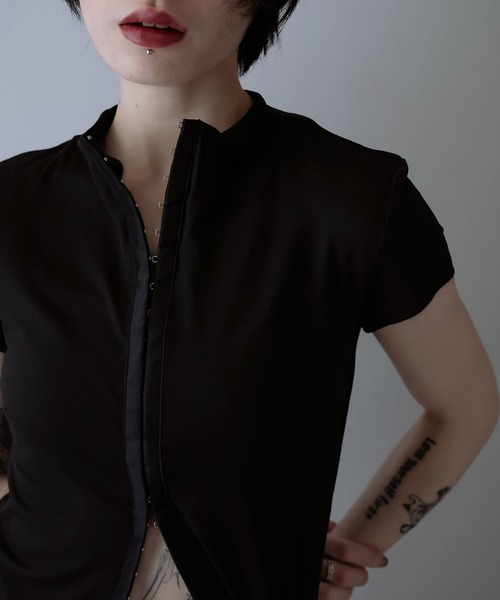 Ulysses(ユリシス)の「フロントホックハイネックトップス(Tシャツ/カットソー・レディース・ブラック/グリーン・M/S)」の11枚目の写真