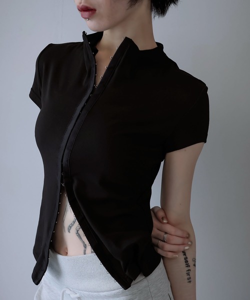 Ulysses(ユリシス)の「フロントホックハイネックトップス(Tシャツ/カットソー・レディース・ブラック/グリーン・M/S)」の12枚目の写真