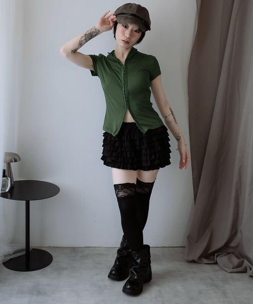 Ulysses(ユリシス)の「フロントホックハイネックトップス(Tシャツ/カットソー・レディース・ブラック/グリーン・M/S)」の4枚目の写真