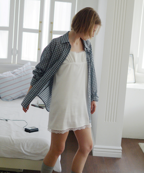AFTERHOURS(アフターアワーズ)の「LACE SLIP MINI DRESS (WHITE)(ワンピース・レディース・ホワイト・FREE)」の3枚目の写真