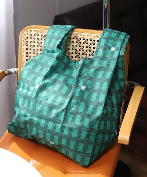 392 plusm(サンキューニプリュスエム)の「392plusm 392 ECO BAG_BIG サンキューニ プリュスエム エコバッグ ビッグ(エコバッグ/サブバッグ・メンズ・グリーン系/ホワイト系6/レッド系4/ブラック系/ネイビー系6/グレー系4/イエロー系8/ブルー系8・ONE)」の4枚目の写真