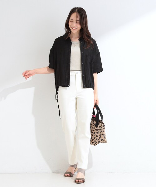SHOO・LA・RUE(シューラルー)の「【S-LL/洗濯機可/体型カバー】さらさら シャーリングシフォン 裾ドロストシャツ(シャツ/ブラウス・レディース・ライトブルー/ライトイエロー系/ブラック・03/02/01/04)」の6枚目の写真