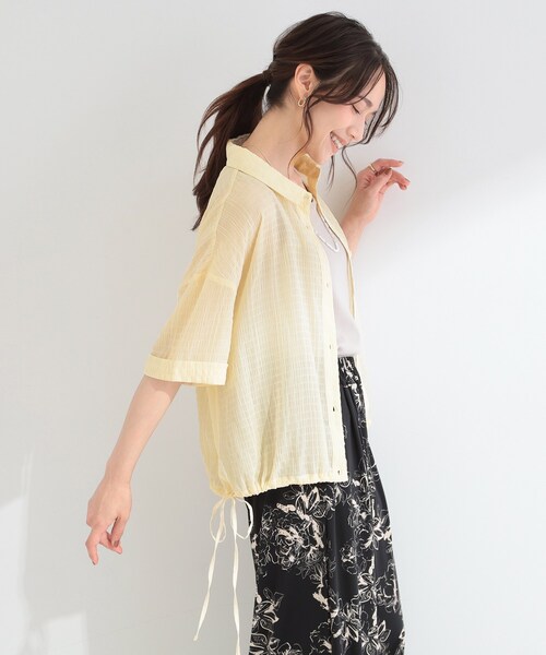 SHOO・LA・RUE(シューラルー)の「【S-LL/洗濯機可/体型カバー】さらさら シャーリングシフォン 裾ドロストシャツ(シャツ/ブラウス・レディース・ライトブルー/ライトイエロー系/ブラック・03/02/01/04)」の9枚目の写真