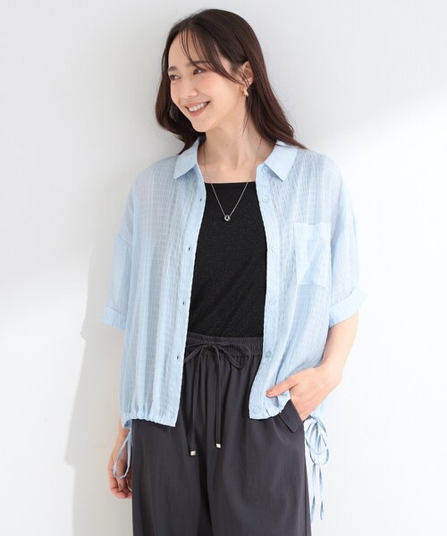 SHOO・LA・RUE(シューラルー)の「【S-LL/洗濯機可/体型カバー】さらさら シャーリングシフォン 裾ドロストシャツ(シャツ/ブラウス・レディース・ライトブルー/ライトイエロー系/ブラック・03/02/01/04)」の12枚目の写真