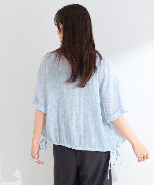 SHOO・LA・RUE(シューラルー)の「【S-LL/洗濯機可/体型カバー】さらさら シャーリングシフォン 裾ドロストシャツ(シャツ/ブラウス・レディース・ライトブルー/ライトイエロー系/ブラック・03/02/01/04)」の13枚目の写真