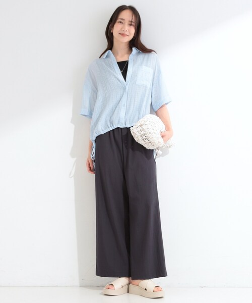 SHOO・LA・RUE(シューラルー)の「【S-LL/洗濯機可/体型カバー】さらさら シャーリングシフォン 裾ドロストシャツ(シャツ/ブラウス・レディース・ライトブルー/ライトイエロー系/ブラック・03/02/01/04)」の14枚目の写真