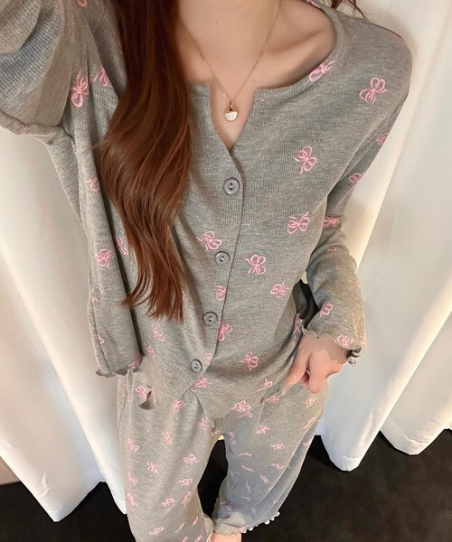 DAY CLOSET(デイ クローゼット)の「【セットアップ/薄手】長袖カーディガン風総柄トップス+ロングパンツ ルームウェア上下2点セット レディース(ルームウェア/パジャマ・レディース・ナチュラル/オートミール/ダークグレー/アイボリー/グレー・L/M)」の3枚目の写真