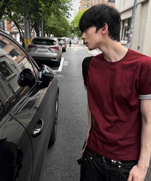 COSYHARU(コシハル)の「カラーブロックロールアップセミクロップ半袖Tシャツ(Tシャツ/カットソー・メンズ・グレー/チャコール/ブラック/ネイビー/アイボリー/バーガンディー・FREE)」の10枚目の写真