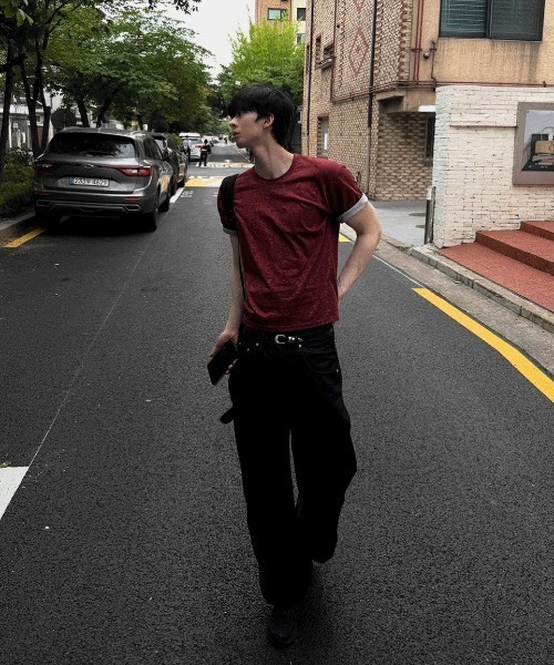 COSYHARU(コシハル)の「カラーブロックロールアップセミクロップ半袖Tシャツ(Tシャツ/カットソー・メンズ・グレー/チャコール/ブラック/ネイビー/アイボリー/バーガンディー・FREE)」の13枚目の写真