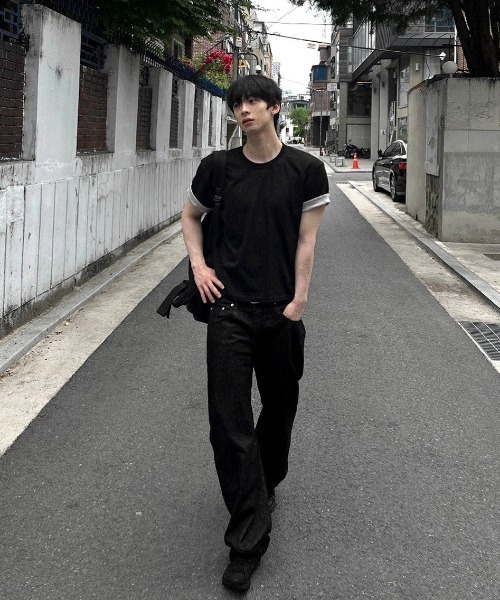 COSYHARU(コシハル)の「カラーブロックロールアップセミクロップ半袖Tシャツ(Tシャツ/カットソー・メンズ・グレー/チャコール/ブラック/ネイビー/アイボリー/バーガンディー・FREE)」の18枚目の写真