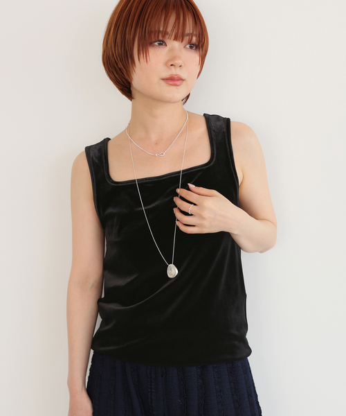 SLOBE IENA(スローブイエナ)の「《シリーズあり》スクエアネックベロアタンク(タンクトップ・レディース・グレー/ブラック/パープル・FREE)」の6枚目の写真
